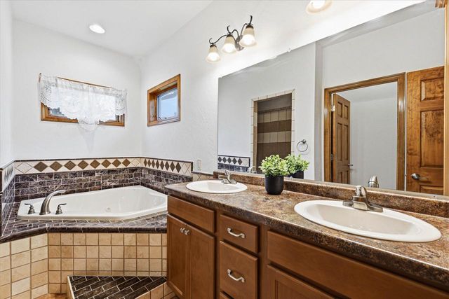 1276 PEMMICAN COURT, Neenah, WI 54956