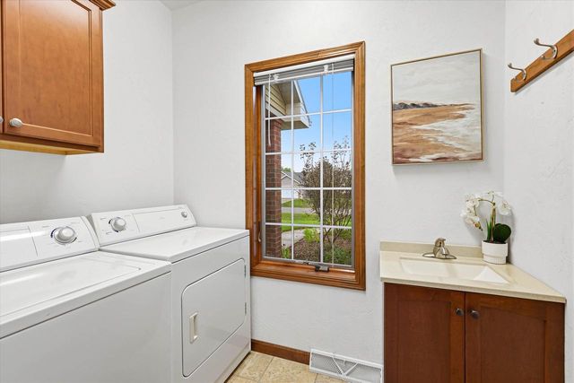 1276 PEMMICAN COURT, Neenah, WI 54956