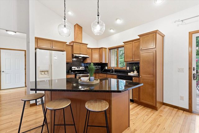 1276 PEMMICAN COURT, Neenah, WI 54956