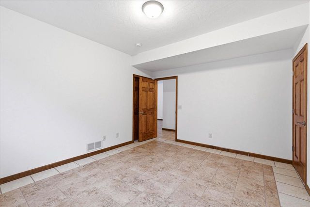 1276 PEMMICAN COURT, Neenah, WI 54956