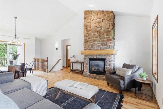 1276 PEMMICAN COURT, Neenah, WI 54956