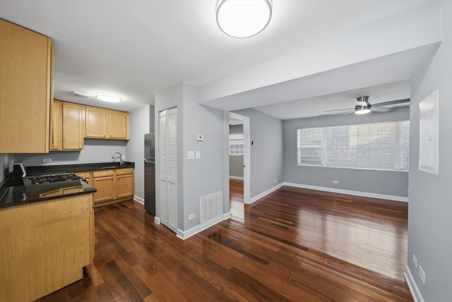 1937 W Pratt Boulevard 2N, Chicago, IL 60626