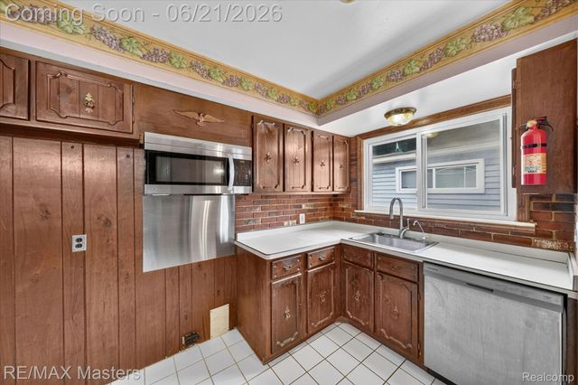 6449 Huron Street, Taylor, MI 48180