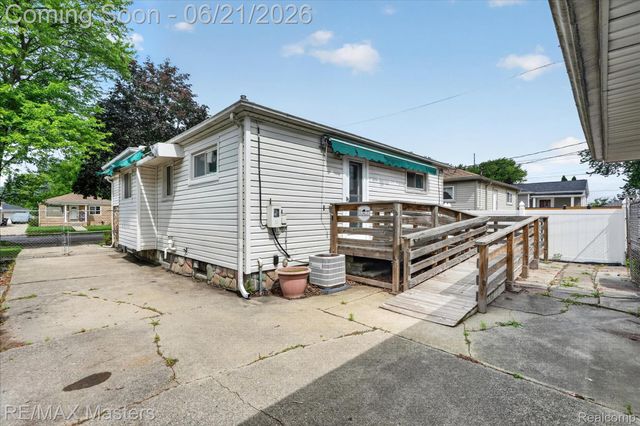 6449 Huron Street, Taylor, MI 48180