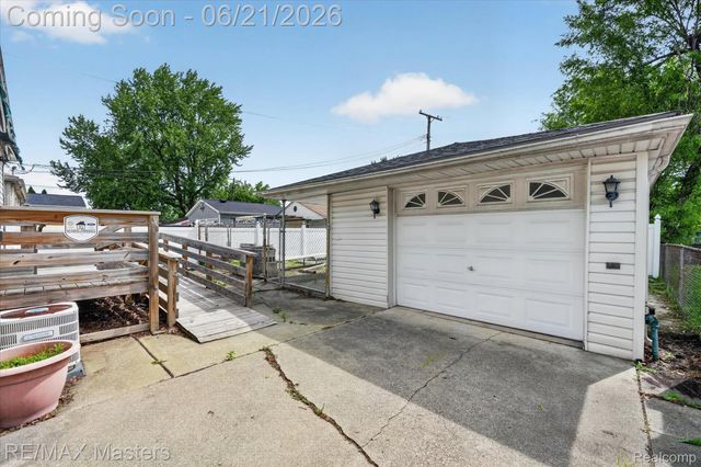 6449 Huron Street, Taylor, MI 48180