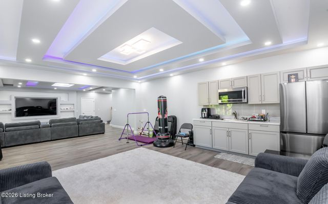 12319 Vanherr Dr, Louisville, KY 40299