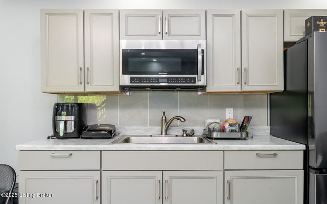 12319 Vanherr Dr, Louisville, KY 40299