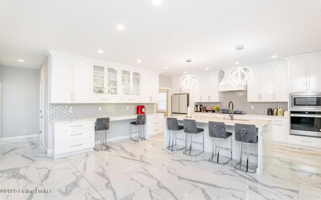 12319 Vanherr Dr, Louisville, KY 40299
