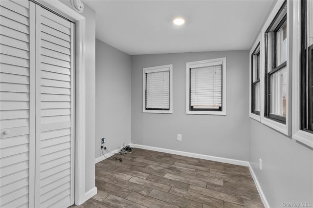 33 Kent Road, Island Park, NY 11561