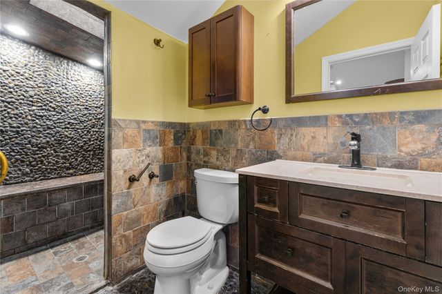 33 Kent Road, Island Park, NY 11561