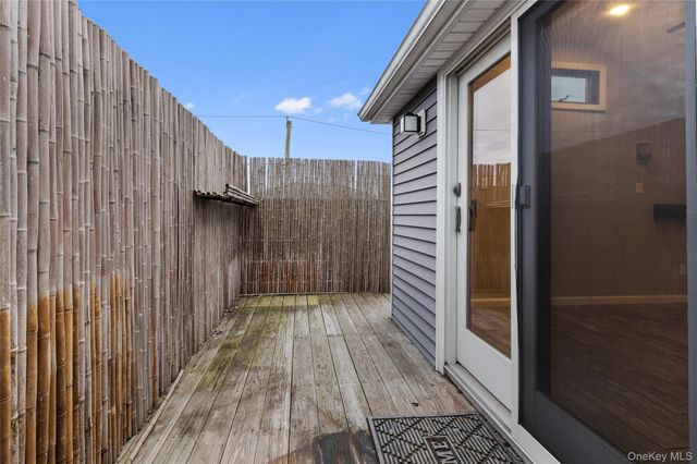 33 Kent Road, Island Park, NY 11561