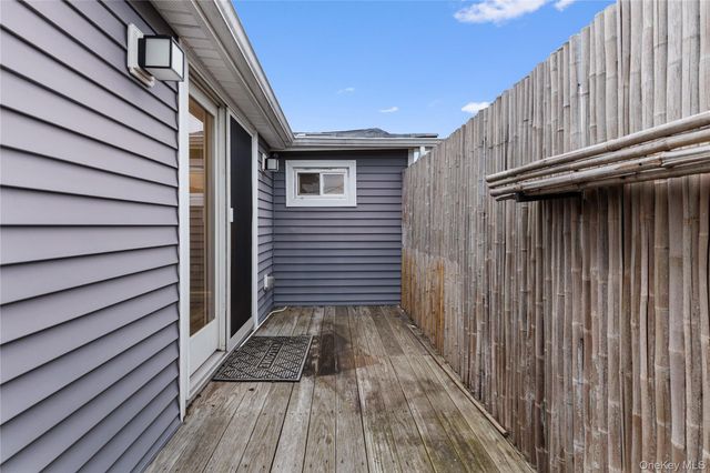 33 Kent Road, Island Park, NY 11561