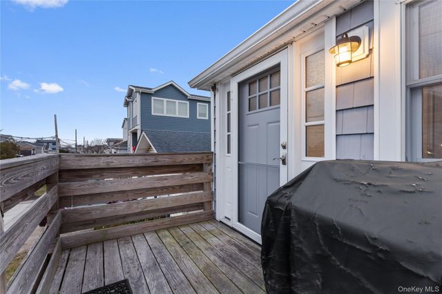 33 Kent Road, Island Park, NY 11561