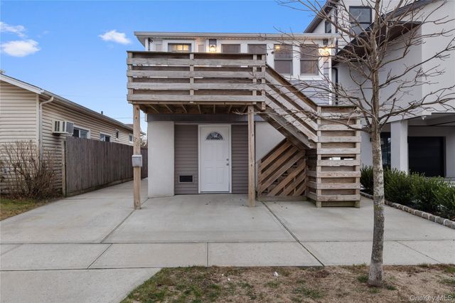 33 Kent Road, Island Park, NY 11561