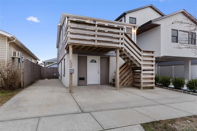 33 Kent Road, Island Park, NY 11561