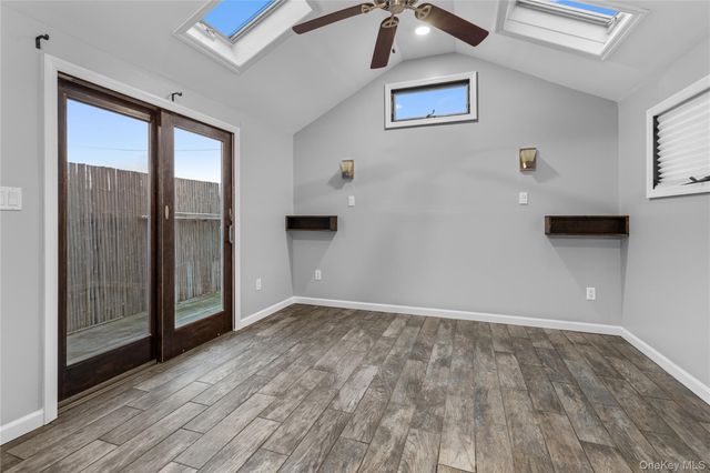 33 Kent Road, Island Park, NY 11561