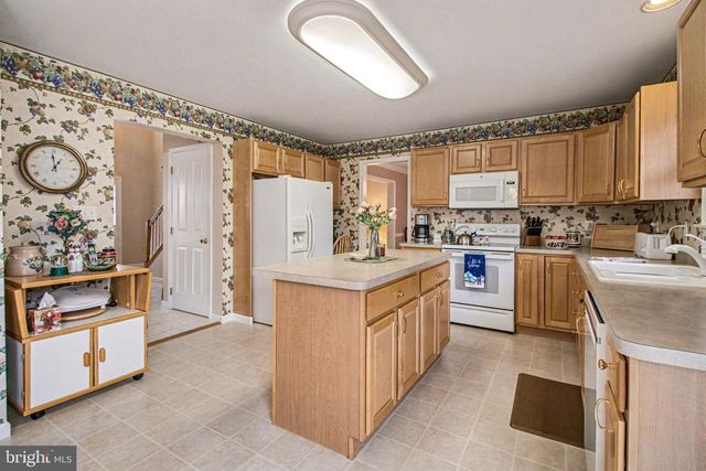 5940 HUNTINGTON CMNS, Enola, PA 17025