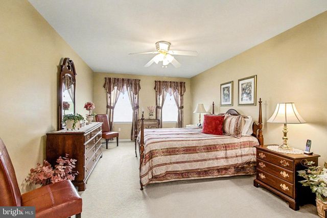 5940 HUNTINGTON CMNS, Enola, PA 17025