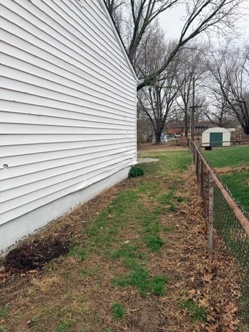 16305 E 17th Street, Independence, MO 64050