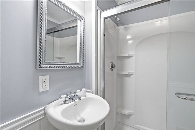 15 Walnut St, West Bridgewater, MA 02379