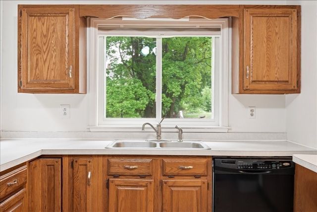 15 Walnut St, West Bridgewater, MA 02379
