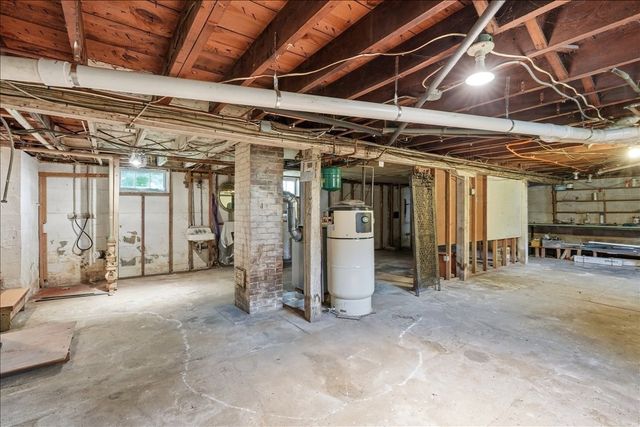 15 Walnut St, West Bridgewater, MA 02379