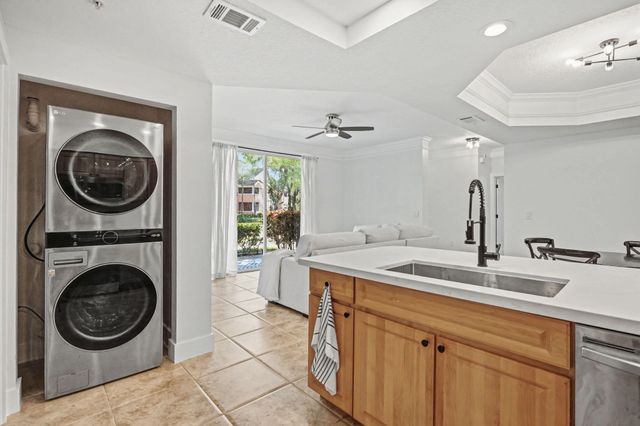 2028 Alta Meadows Lane 1010, Delray Beach, FL 33444