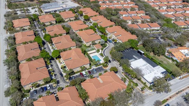 110 Lighthouse Circle H, Tequesta, FL 33469