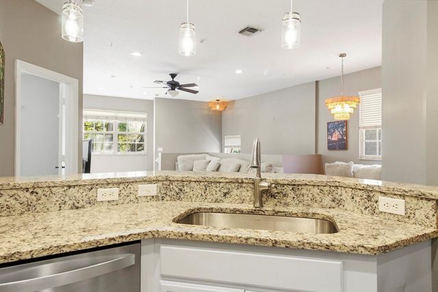 110 Lighthouse Circle H, Tequesta, FL 33469