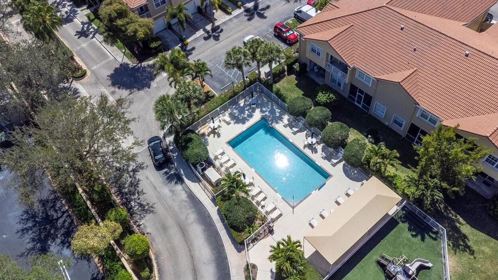 110 Lighthouse Circle H, Tequesta, FL 33469