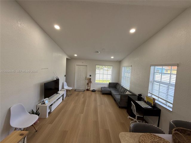 2441 NW 14th St, Fort Lauderdale, FL 33311