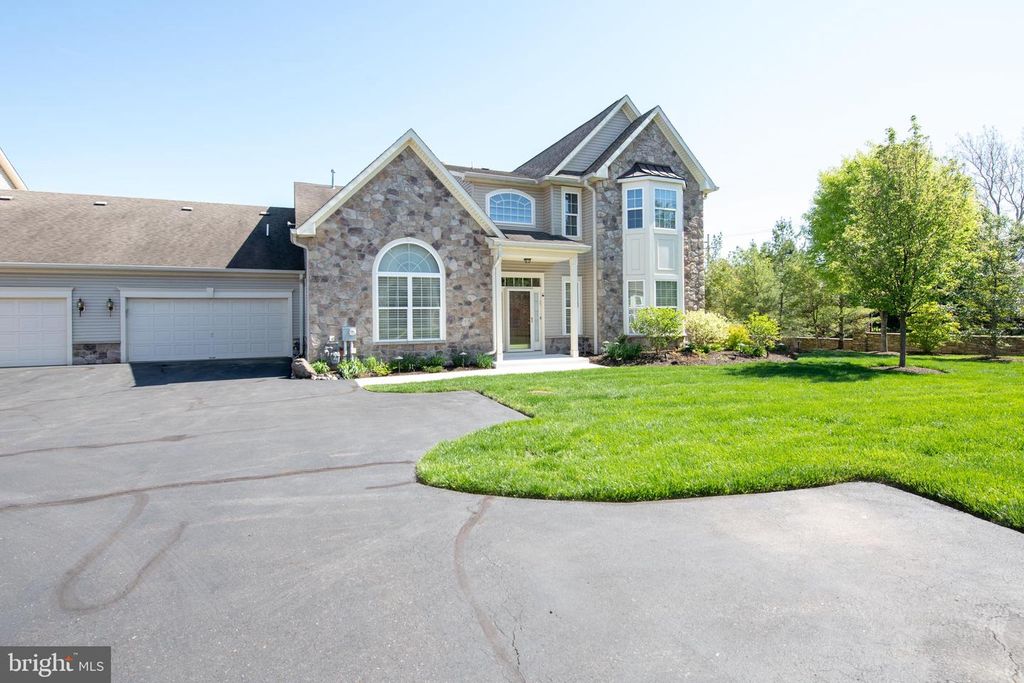 154 WILLOW DRIVE, Newtown, PA 18940