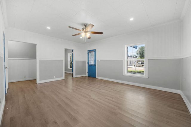 104 N Royal St, Deridder, LA 70634