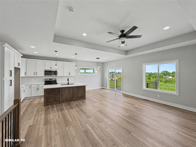 2942 Lake Hill Drive, Des Moines, IA 50320