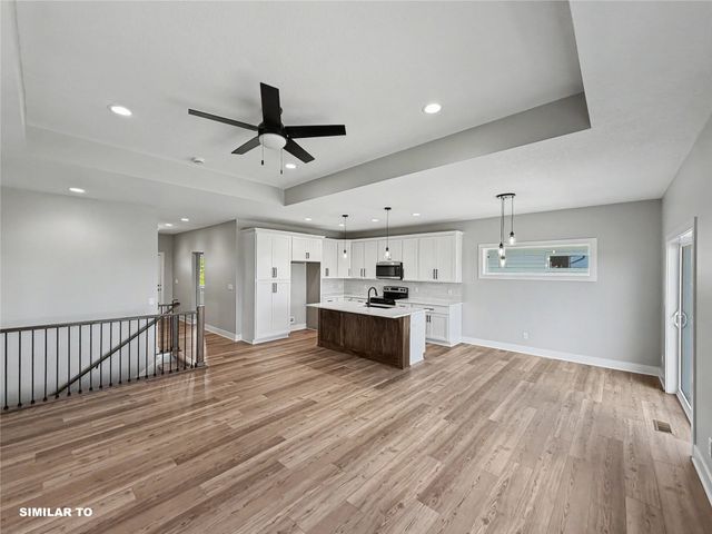 2942 Lake Hill Drive, Des Moines, IA 50320