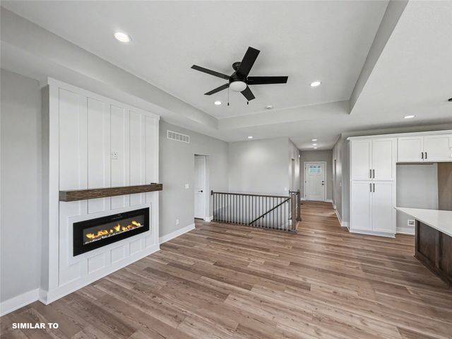 2942 Lake Hill Drive, Des Moines, IA 50320