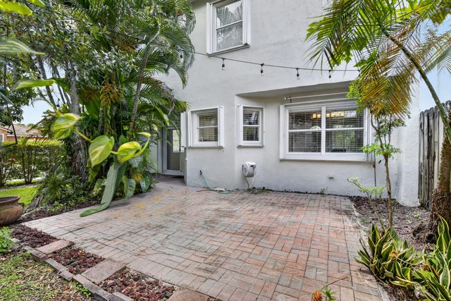 10690 NW 2nd Circle, Pembroke Pines, FL 33026