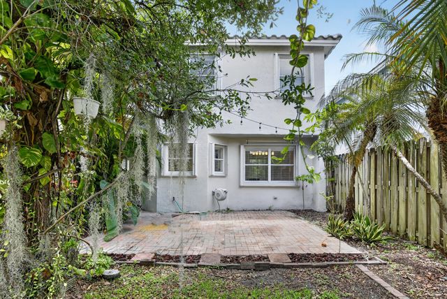 10690 NW 2nd Circle, Pembroke Pines, FL 33026