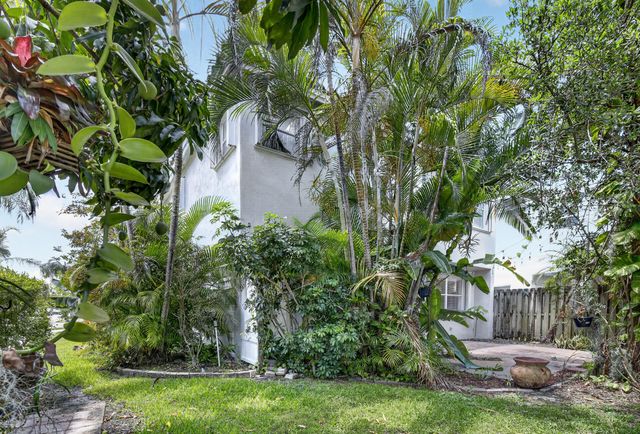 10690 NW 2nd Circle, Pembroke Pines, FL 33026