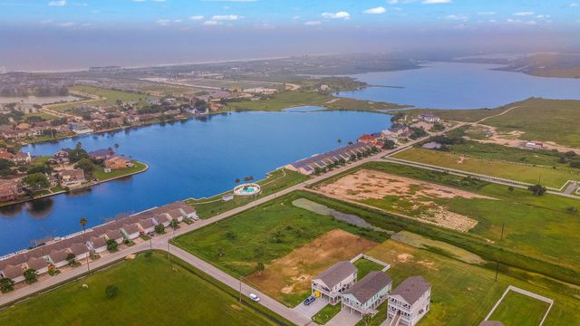 2445 103rd Street, Galveston, TX 77554