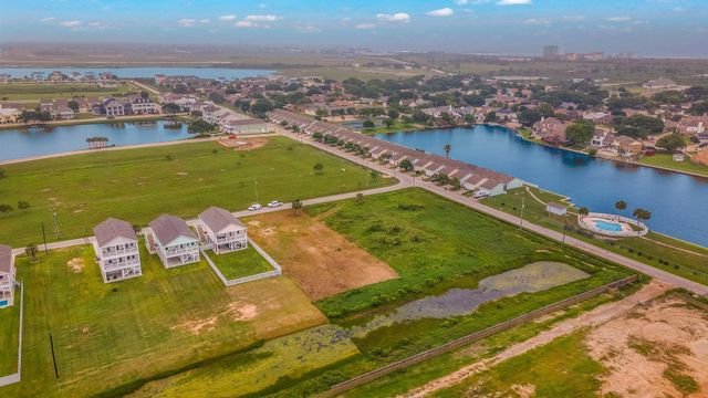 2445 103rd Street, Galveston, TX 77554