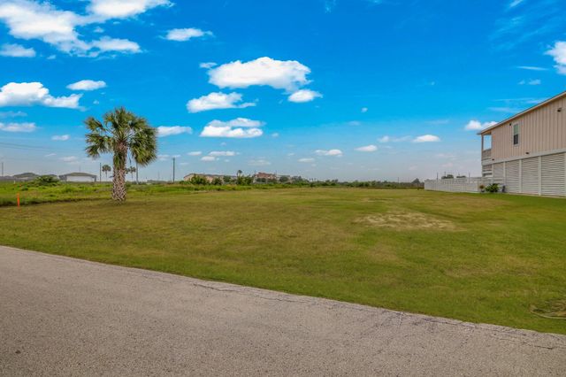 2445 103rd Street, Galveston, TX 77554