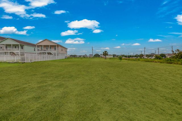 2445 103rd Street, Galveston, TX 77554
