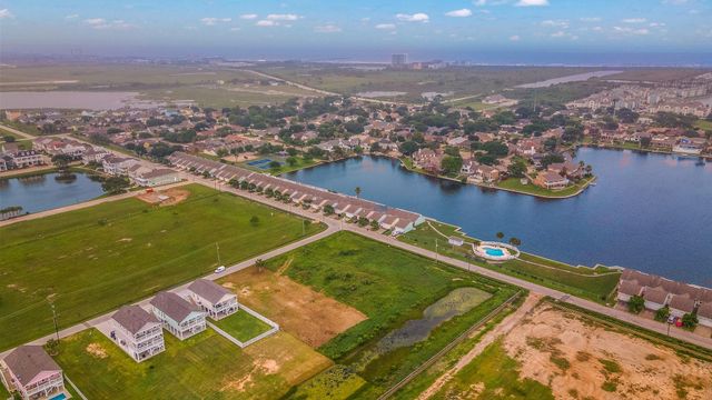 2445 103rd Street, Galveston, TX 77554