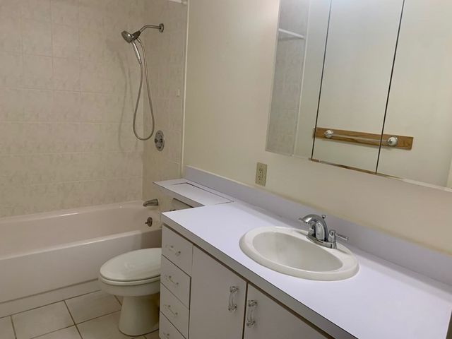 33 Pond Ave 213, Brookline, MA 02445