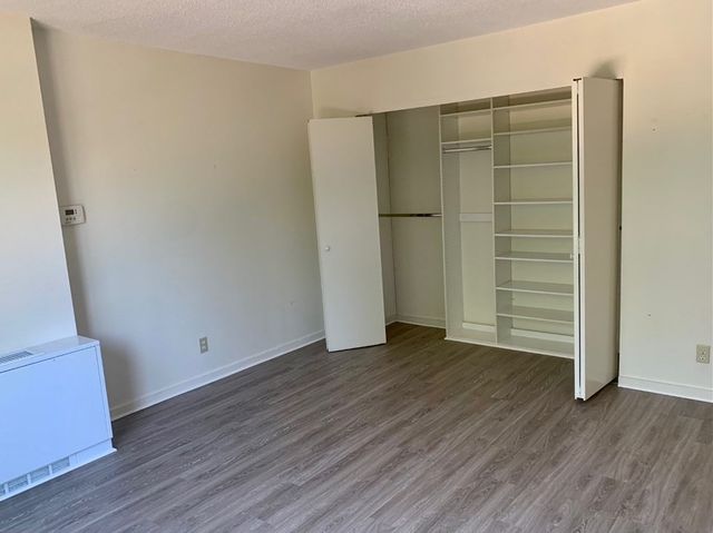 33 Pond Ave 213, Brookline, MA 02445