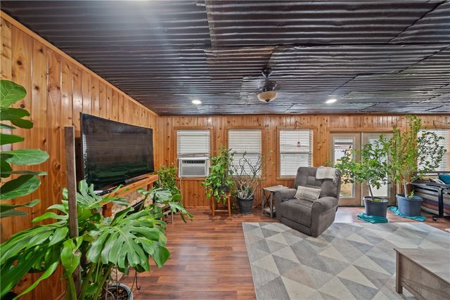 31 Shady Lane, Other, TX 77371