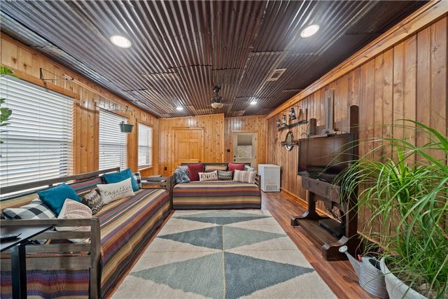 31 Shady Lane, Other, TX 77371