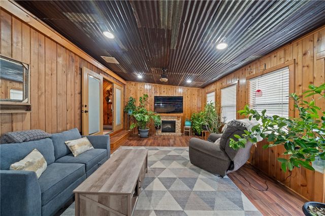 31 Shady Lane, Other, TX 77371
