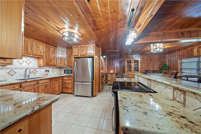 31 Shady Lane, Other, TX 77371